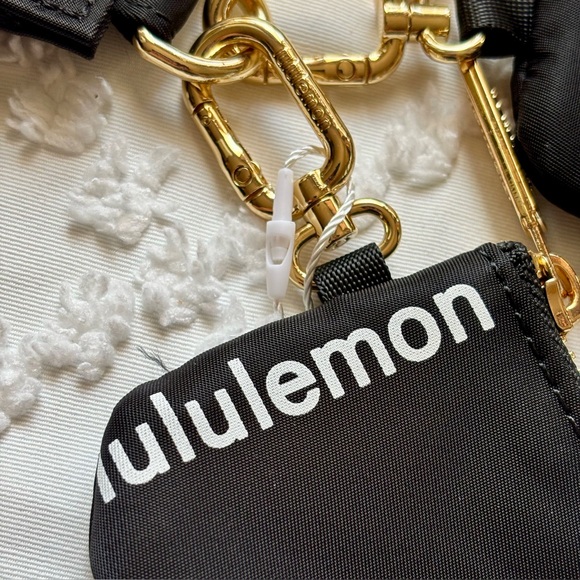 SOLD ululemon athletica Black Dual Pouch Key & Card Holder - Picture 3 of 4